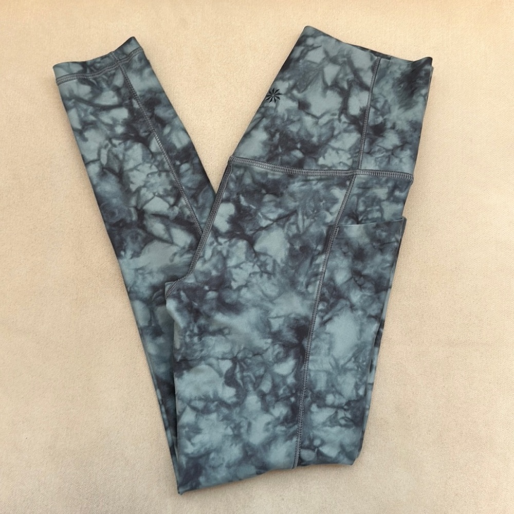 Like New Athleta Salutation Stash Pocket 7/8 Tight